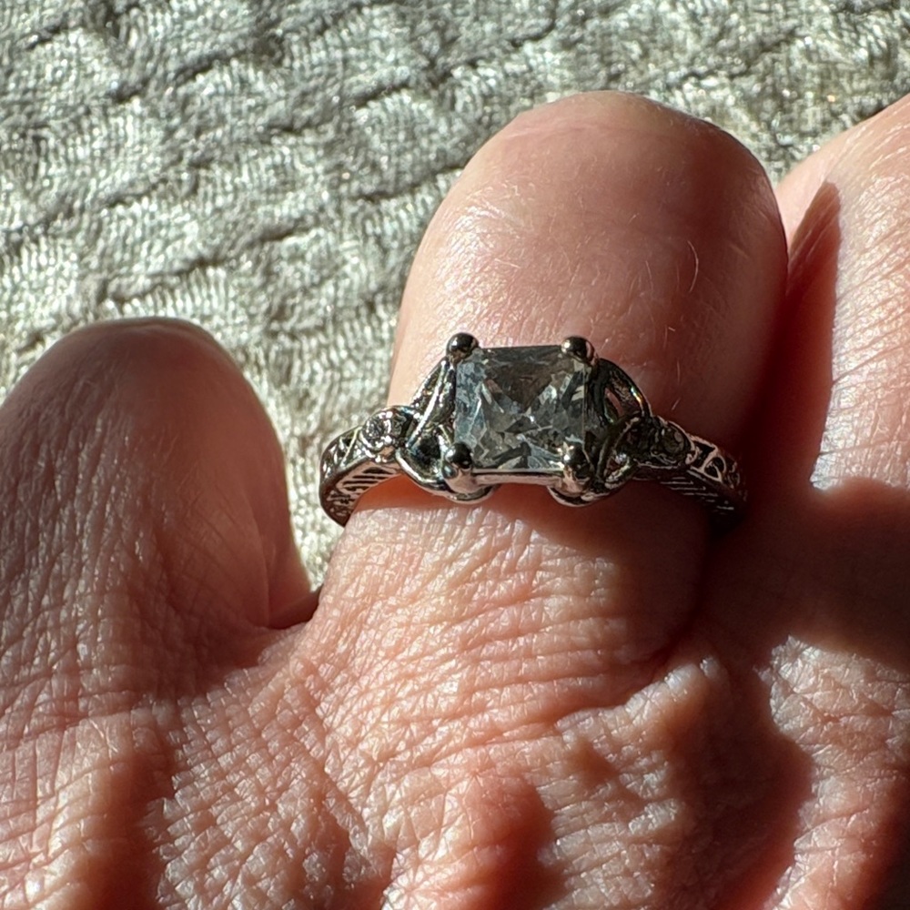 925 Vintage-Inspired Silver Cubic Zirconia Ring Clear